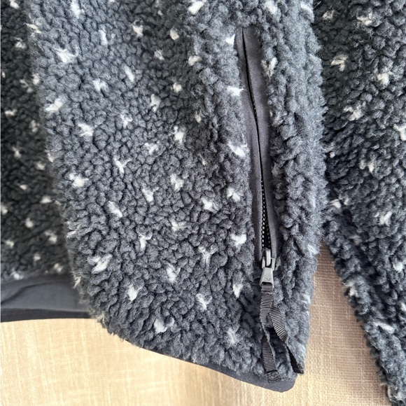 Vineyard Vines Black Birdseye Sherpa Pullover - Picture 3 of 5